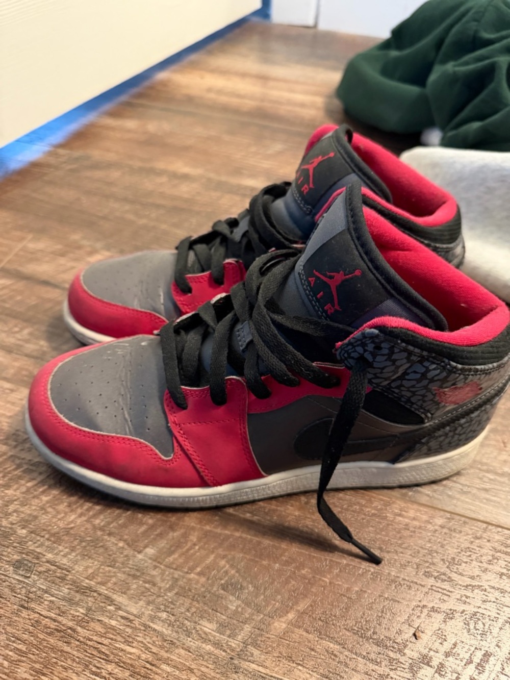 Jordan Kids Mid-Top Sneakers in Red and Gray
